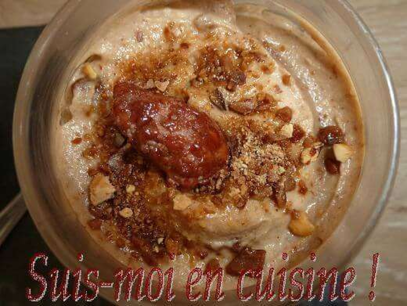 La recette de Suis moi en cuisine : Mousse pralinée sur lit de poires et speculoos